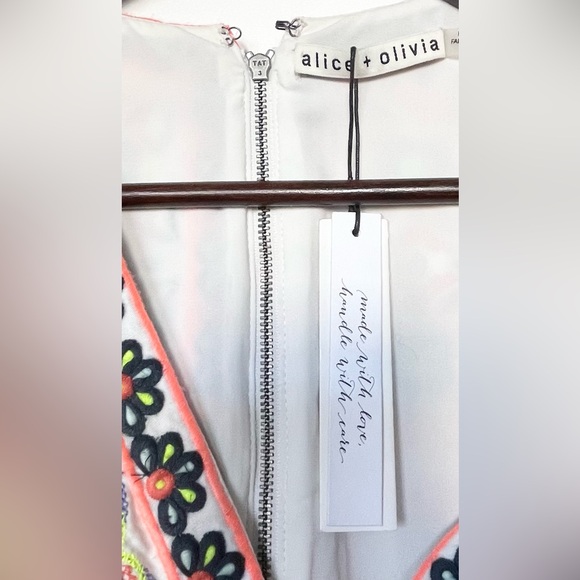 NWT ALICE & OLIVIA V Neck Colors Bohemian Artisinal Embroidery Dress 350/094 - Picture 3 of 4